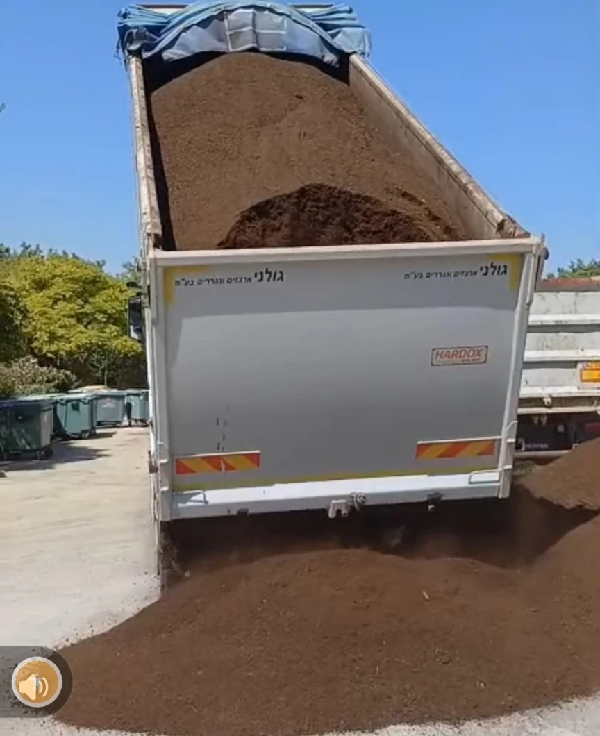 משאיות משלוחים של קומפוסט