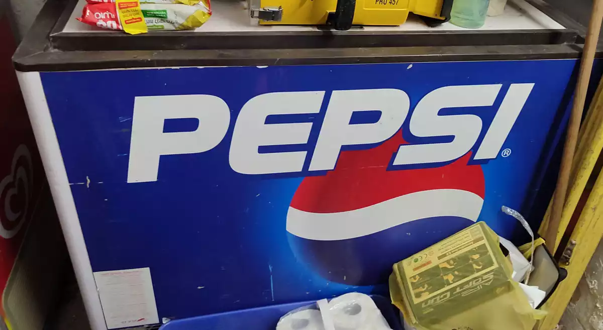 מקפיא גלידות ומקרר אמבטיה 