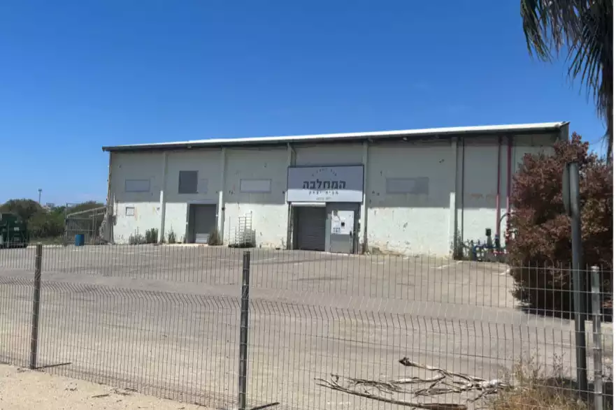 מחסן גדול לאחסון חקלאי