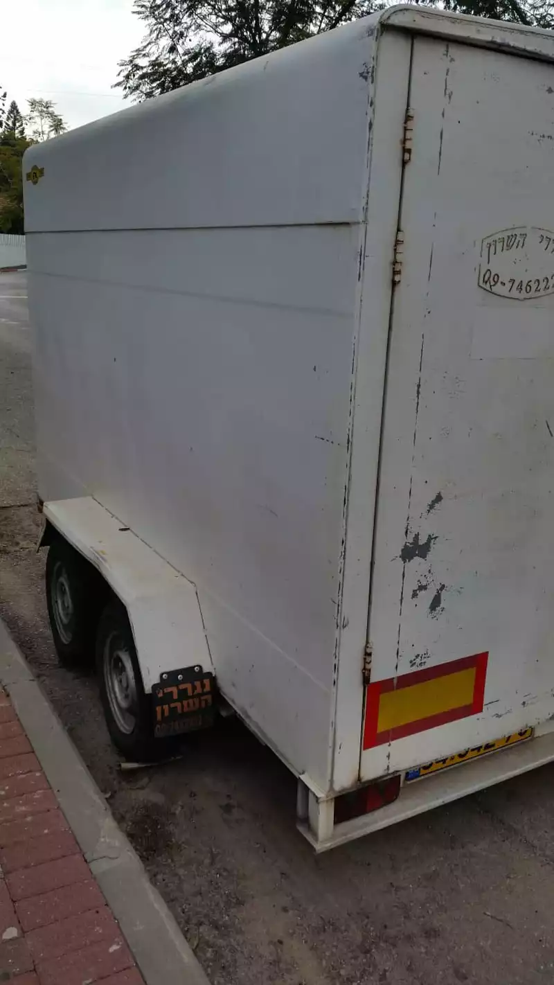 עגלה סגורה לרכב