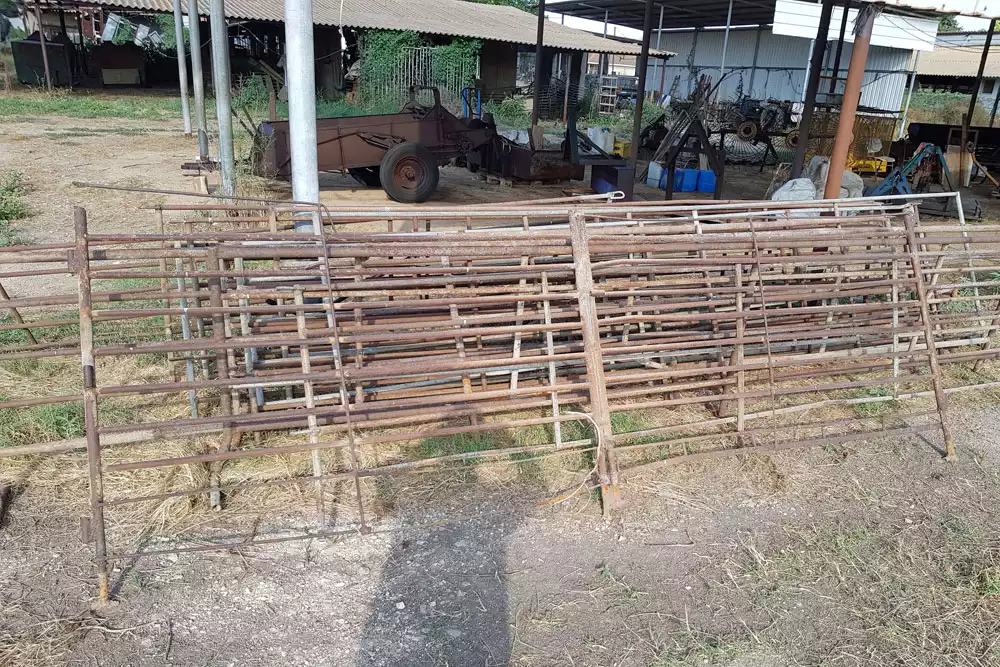 מחיצות ושערים לבעלי חיים