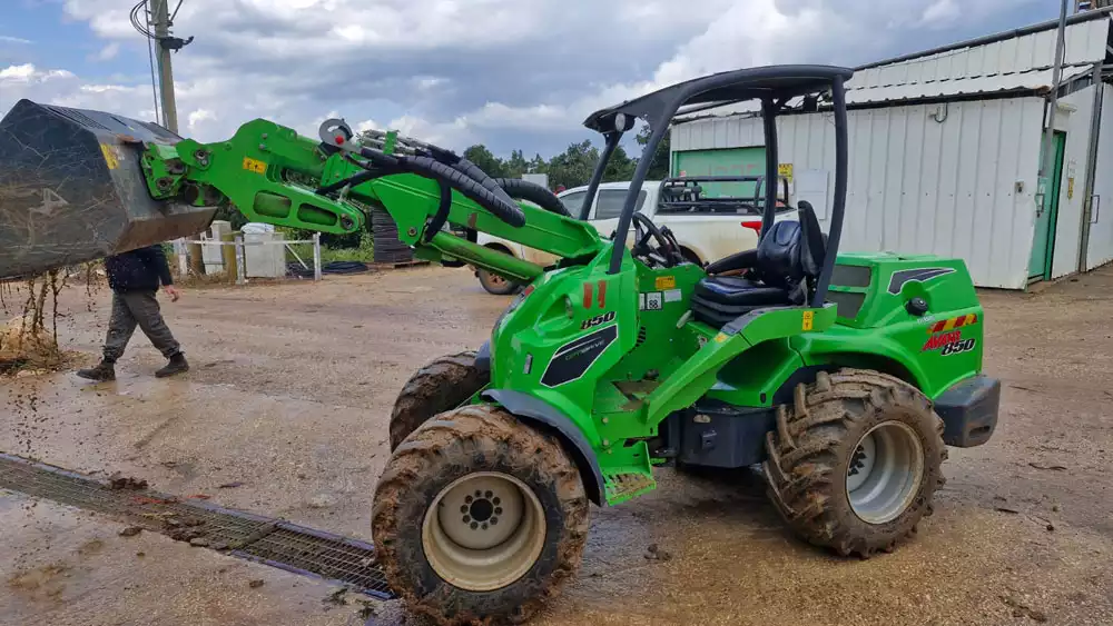 למכירה מיני מעמיס AVANT