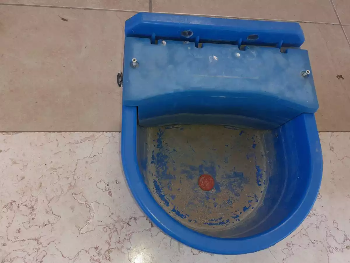 ציוד לבית גידול חיות משק