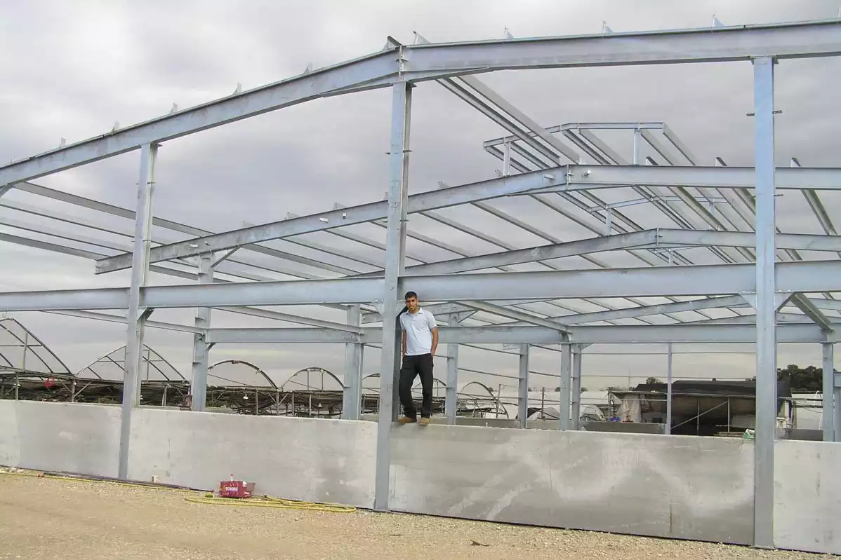 הקמת מבנים לחקלאות ותעשייה