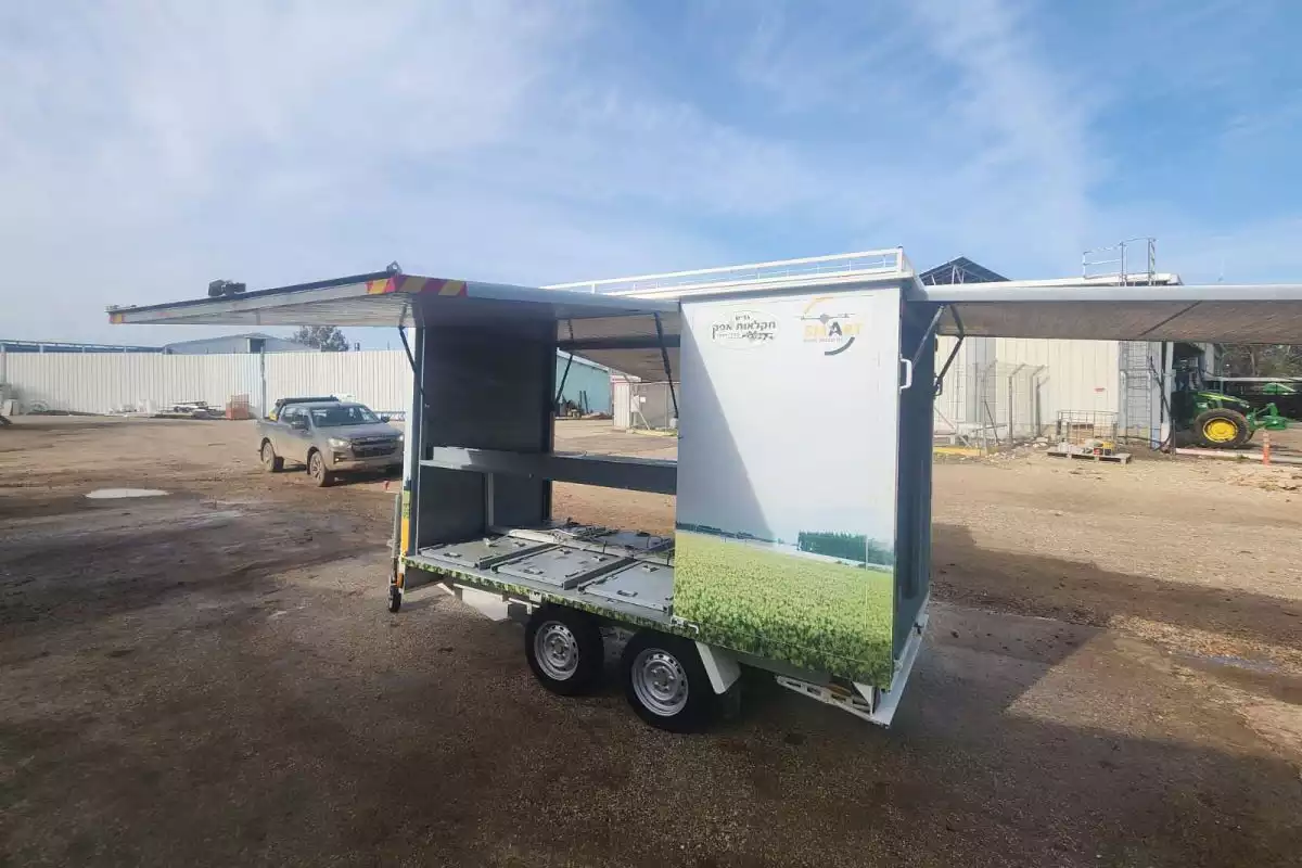 נגרר סגור מדוגם + ארון חשמל