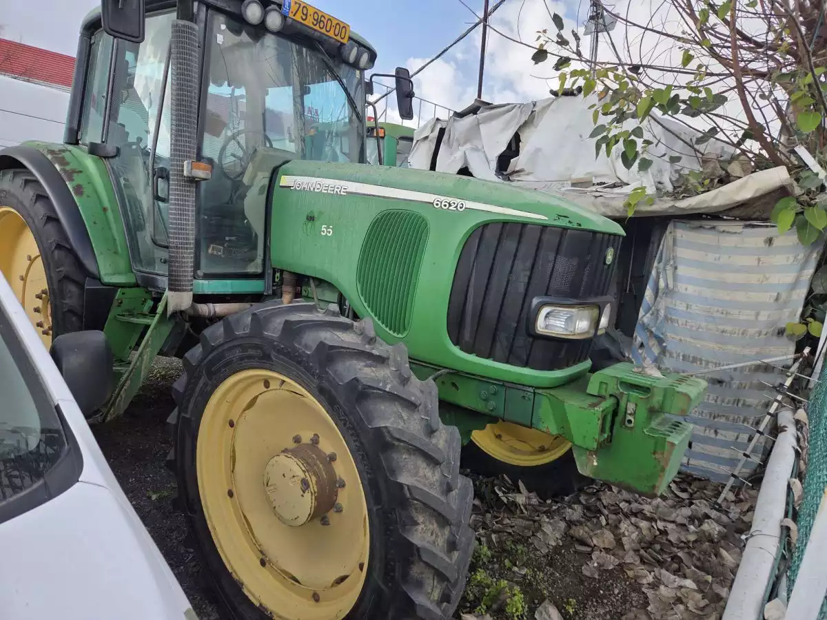 מבחר טרקטורים- ג׳ון דיר