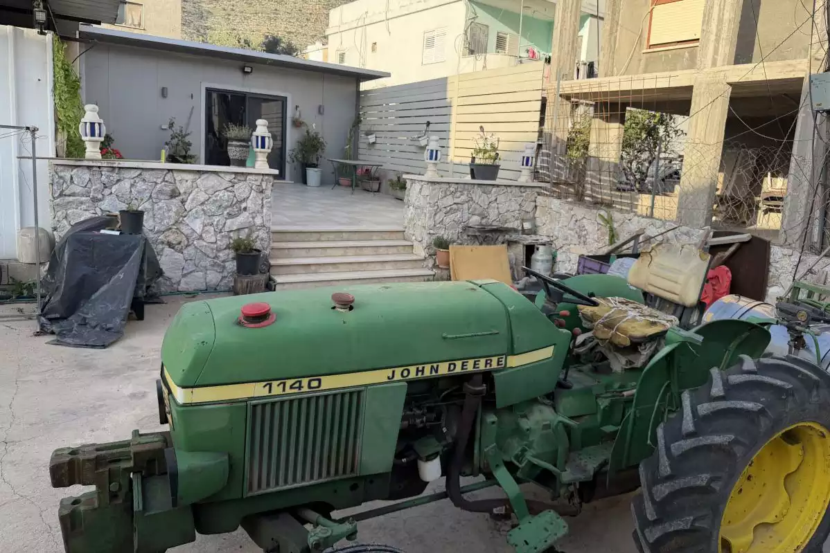 טרקטור וציוד חקלאי נוסף