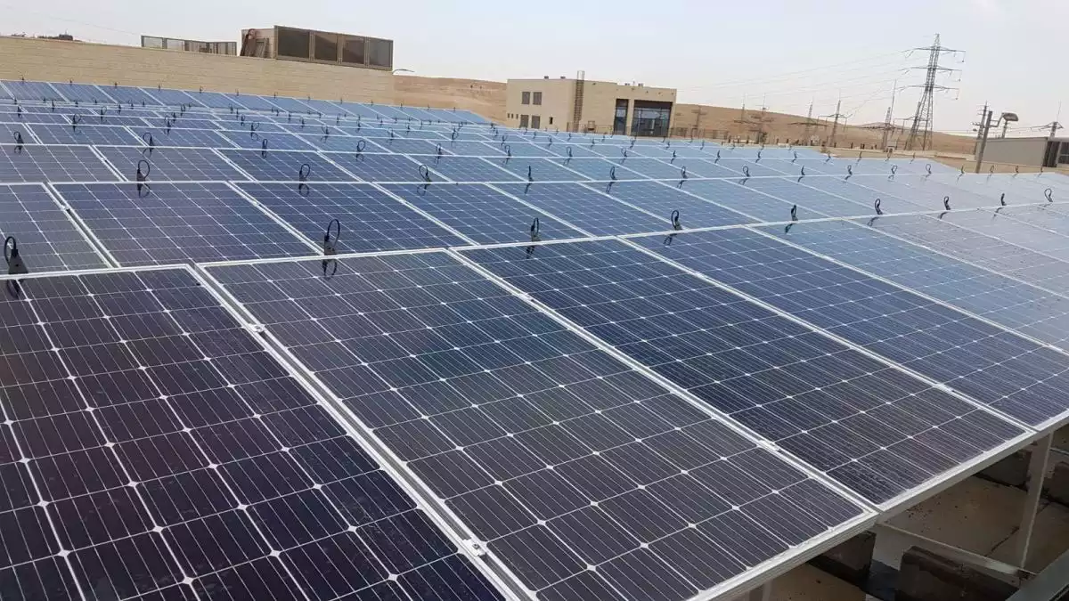 מערכת ניקוי אוטומטית לפאנלים סולאריים