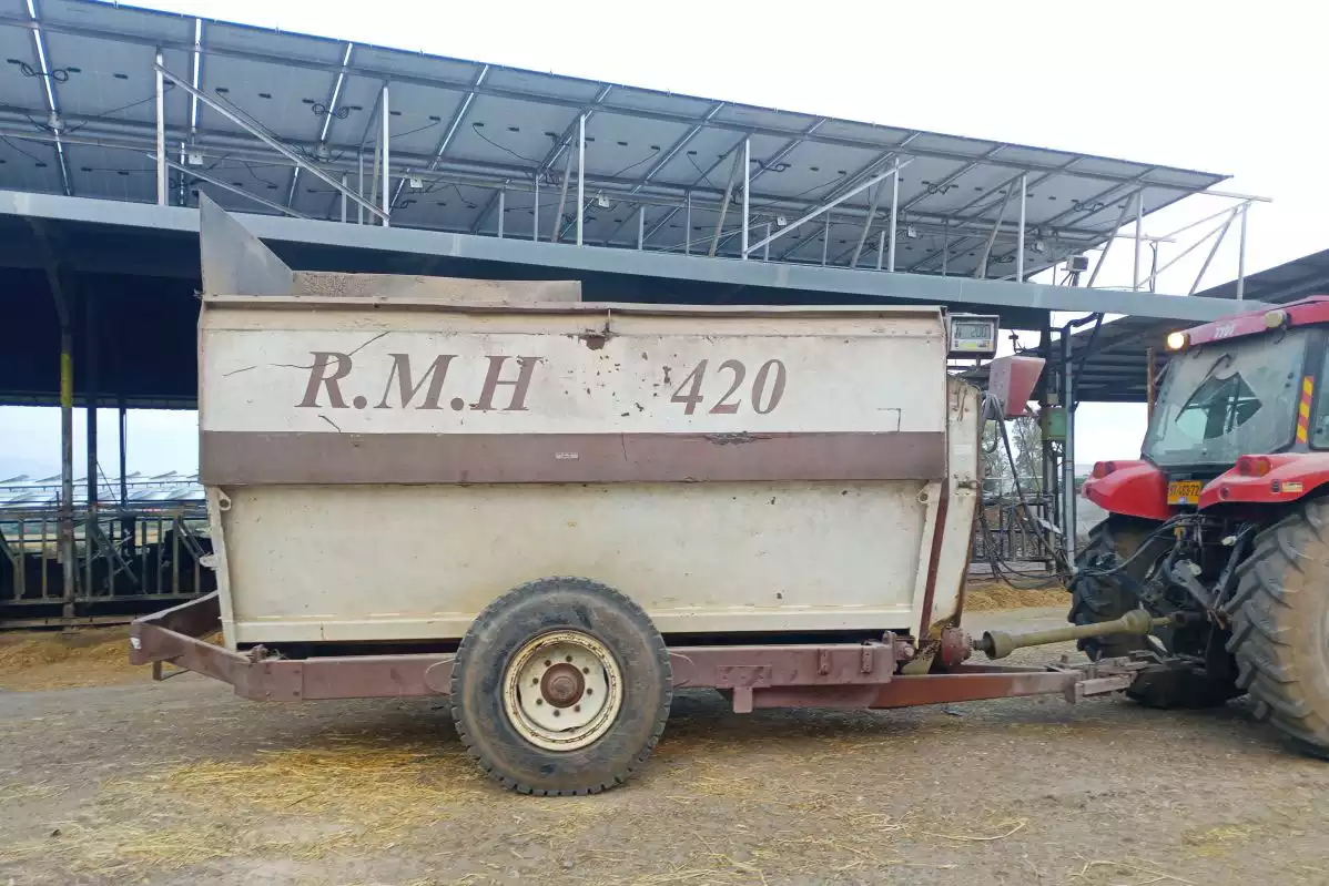 עגלה מערבלת לכיש 12 קוב