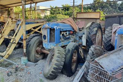 טרקטורים מדגם פורדסון שלמים ומפורקים