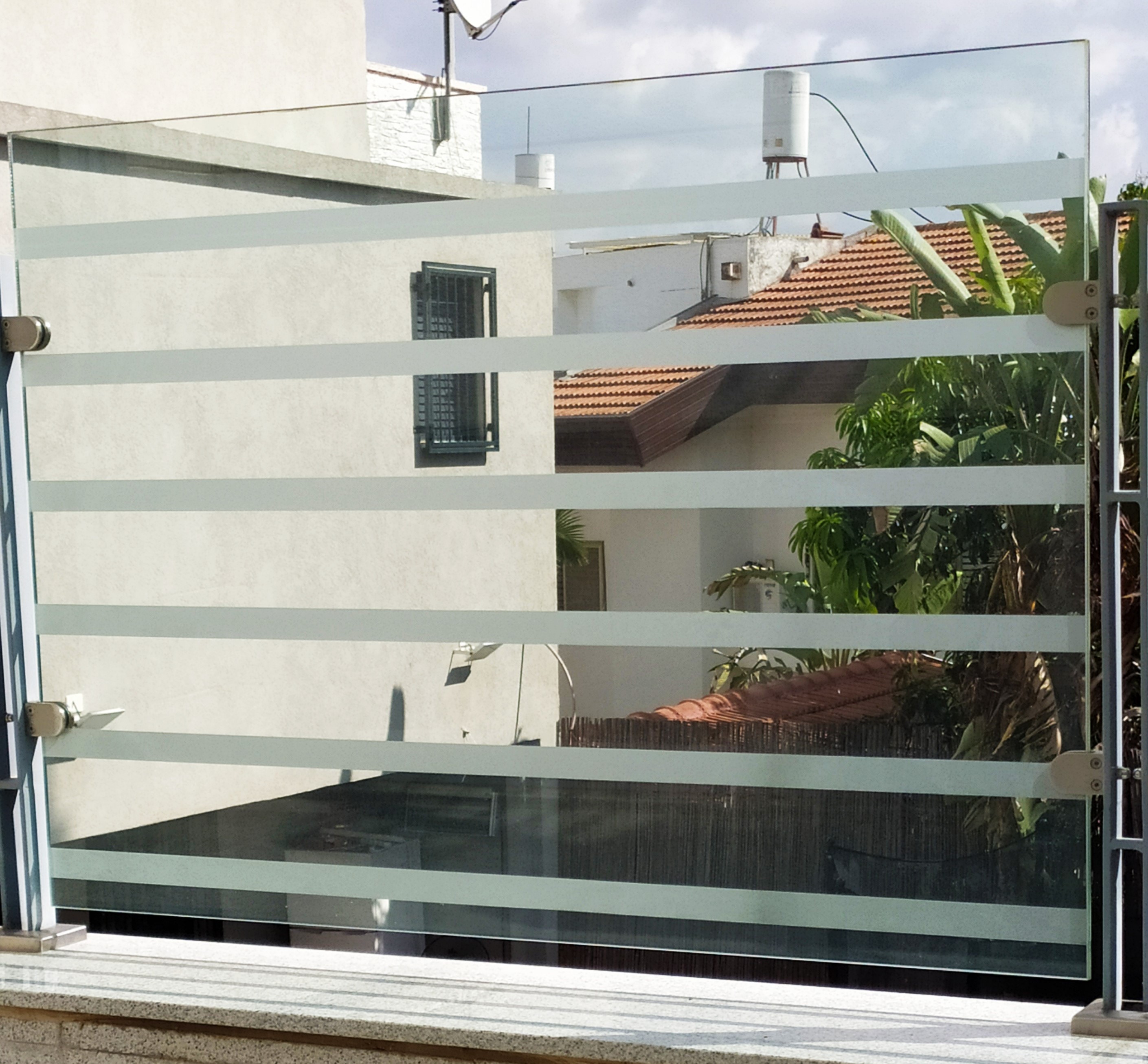 זכוכית מחוסמת  