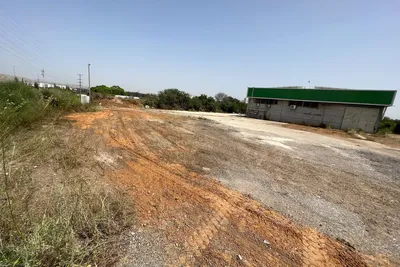 מחסן חקלאי 1200 מטר ברמה מאוד גבוהה. כניסה למשאיות פרקיה וטעינה, שטח מסביב למבנה עצמו גדול מאוד. הזדמנות פז בעקבות סיום חוזה.