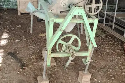 למכירה מאבק 