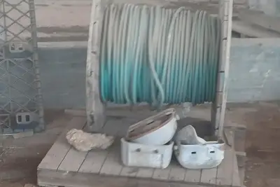 צנרת למבנה וציוד לדיר