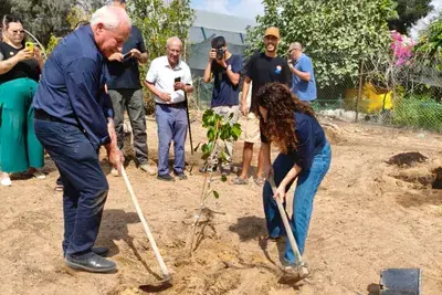 שר החקלאות אבי דיכטר בטקס הנחת אבן פינה ל'כפר הצעירים יבול'. צילום: משרד החקלאות וביטחון המזון
